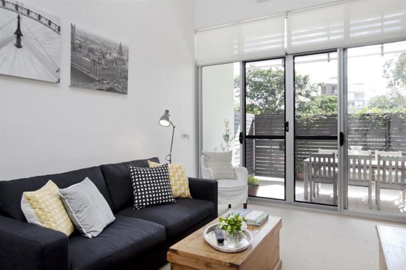 Photo - 02/8 Belgrave Road, Indooroopilly QLD 4068 - Image 3