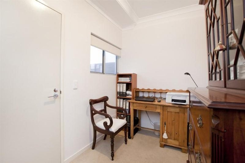 Photo - 02/8 Belgrave Road, Indooroopilly QLD 4068 - Image 6