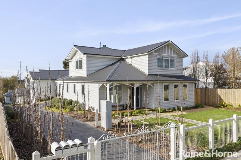 Photo - 1, 2 & 3/11 Epping Street, Kyneton VIC 3444 - Image 1