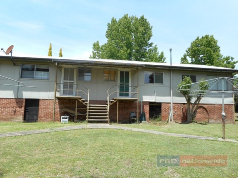 Photo - 1 & 2 / 7 Macquarie , Tumut NSW 2720 - Image 4