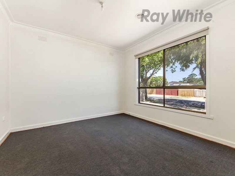 Photo - 1, 2 Vule Street, St Albans VIC 3021 - Image 4