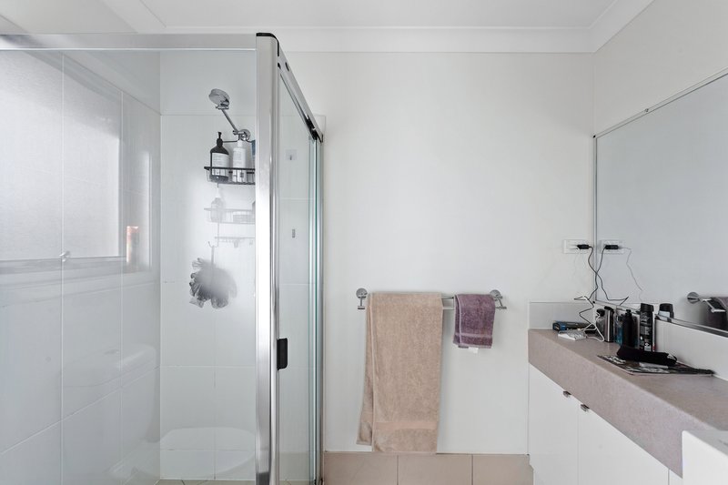 Photo - 1 & 2/11 Carlin Street, Glenvale QLD 4350 - Image 9