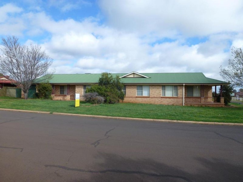 Photo - 1 & 2/12 John Glenn Place, Dubbo NSW 2830 - Image 6