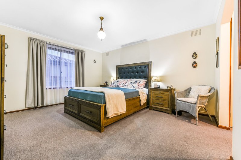 Photo - 1 & 2/13 Henderson Road, Keysborough VIC 3173 - Image 6