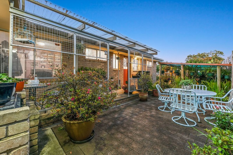 Photo - 1 & 2/13 Henderson Road, Keysborough VIC 3173 - Image 10