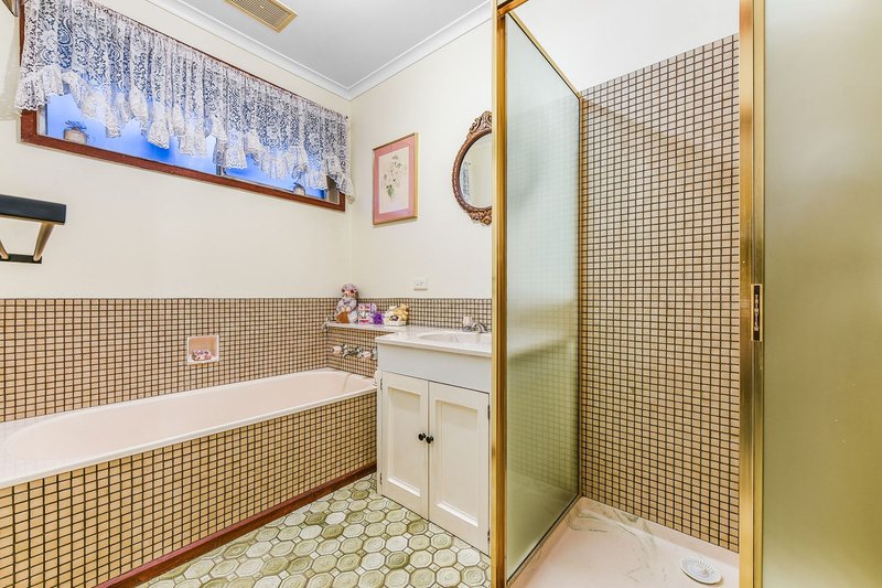 Photo - 1 & 2/13 Henderson Road, Keysborough VIC 3173 - Image 9