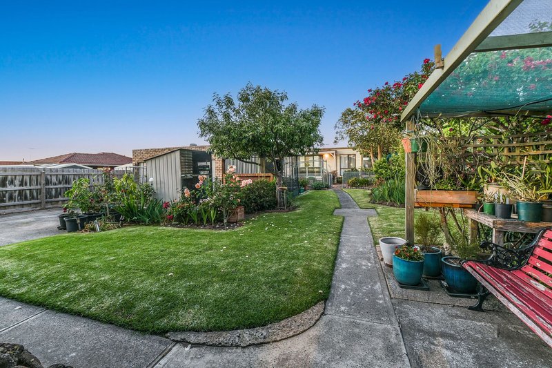 Photo - 1 & 2/13 Henderson Road, Keysborough VIC 3173 - Image 11