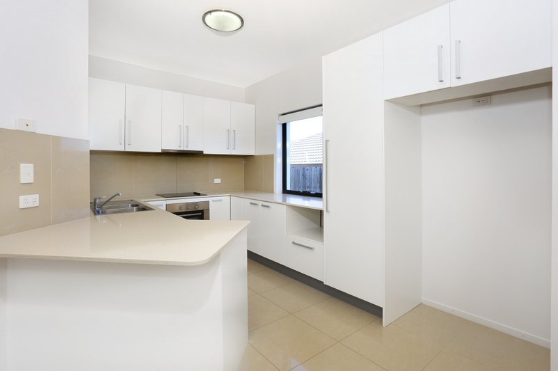 Photo - 1 & 2/15 Success Crescent, Ormeau QLD 4208 - Image 7