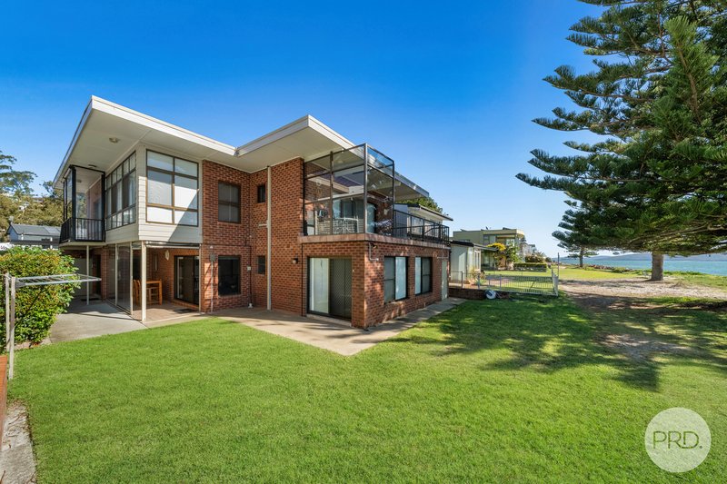 Photo - 1 & 2/16 Sandy Point Road, Corlette NSW 2315 - Image 8