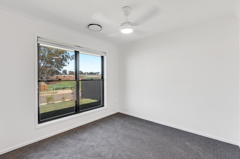 Photo - 1 & 2/2 Mcewan Crescent, Kearneys Spring QLD 4350 - Image 16