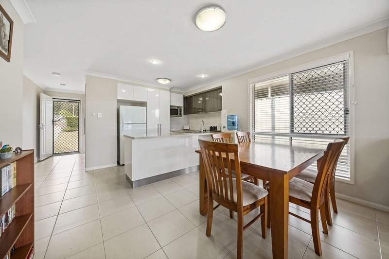 Photo - 1 & 2/20 Duncan Street, Wilsonton Heights QLD 4350 - Image 5