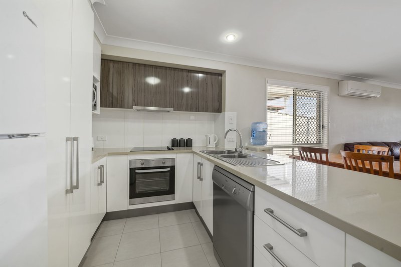 Photo - 1 & 2/20 Duncan Street, Wilsonton Heights QLD 4350 - Image 6