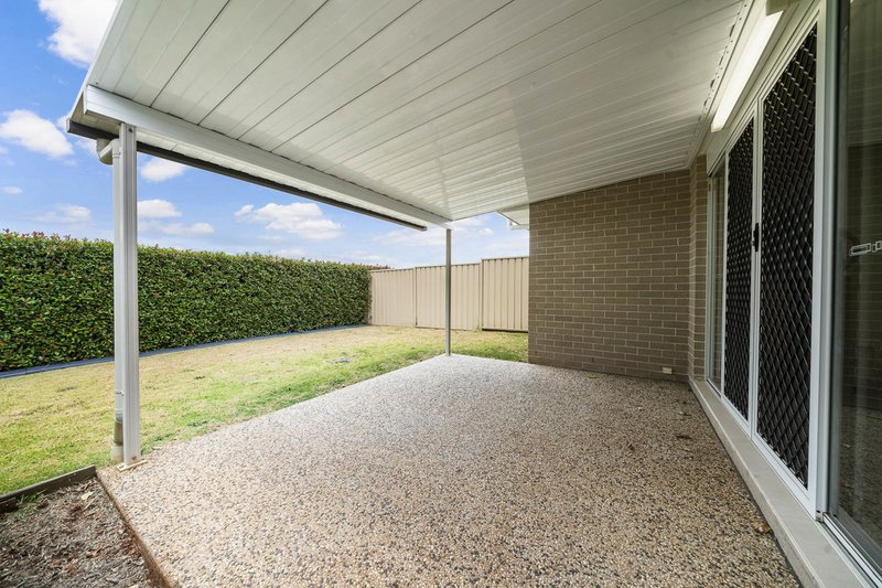 Photo - 1 & 2/20 Duncan Street, Wilsonton Heights QLD 4350 - Image 10