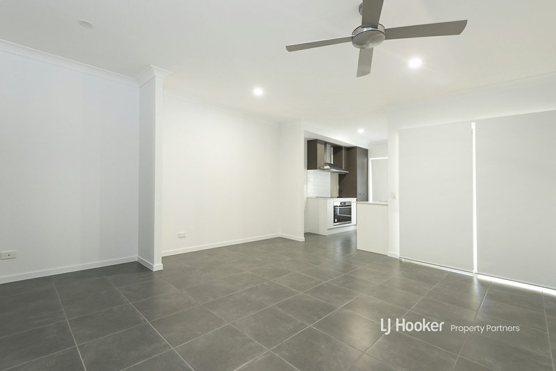 Photo - 1 & 2/22A Monash Road, Loganlea QLD 4131 - Image 12