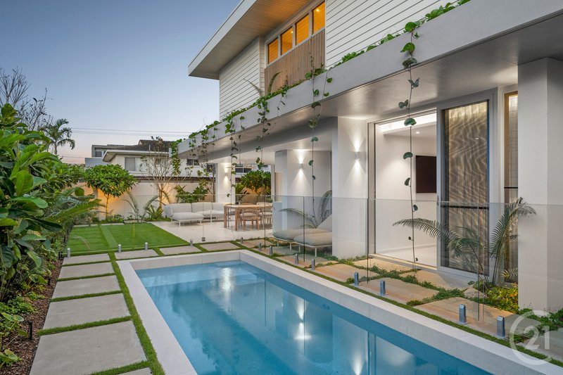 Photo - 1 & 2/23 Edward Street, Noosaville QLD 4566 - Image 17