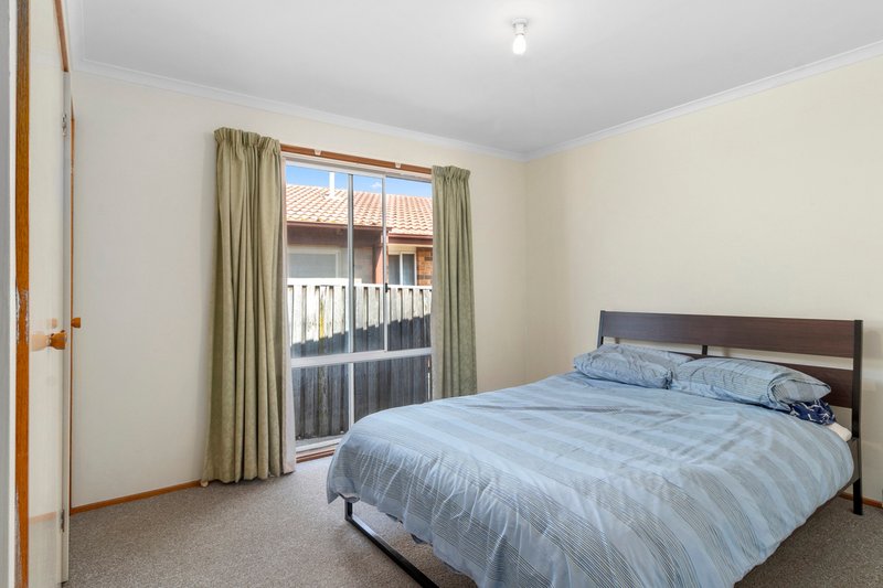 Photo - 1 & 2/25 Hambidge Crescent, Gilmore ACT 2905 - Image 8