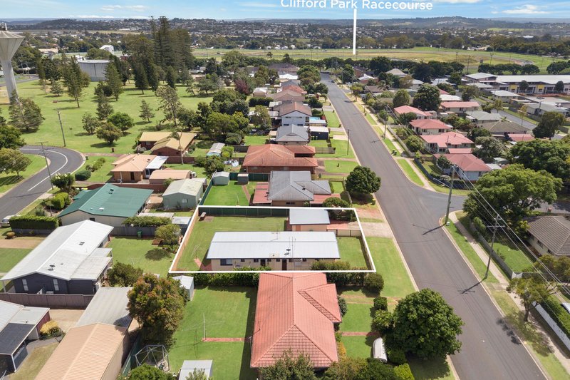 Photo - 1 & 2/25 Hampton Street, Newtown QLD 4350 - Image 8