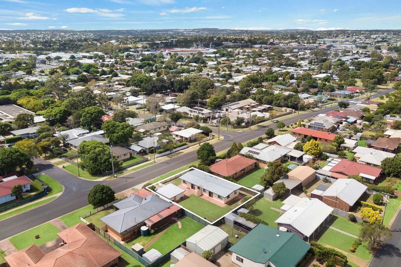 Photo - 1 & 2/25 Hampton Street, Newtown QLD 4350 - Image 9