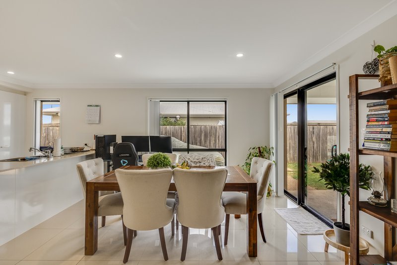 Photo - 1 & 2/29 Myrtleford Crescent, Cambooya QLD 4358 - Image 8