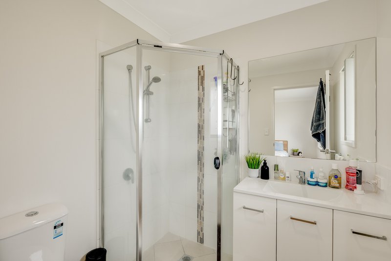 Photo - 1 & 2/29 Myrtleford Crescent, Cambooya QLD 4358 - Image 10