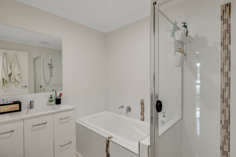 Photo - 1 & 2/29 Myrtleford Crescent, Cambooya QLD 4358 - Image 11