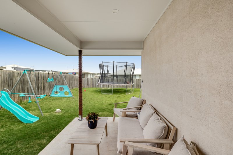 Photo - 1 & 2/29 Myrtleford Crescent, Cambooya QLD 4358 - Image 12