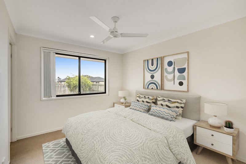 Photo - 1 & 2/29 Myrtleford Crescent, Cambooya QLD 4358 - Image 14