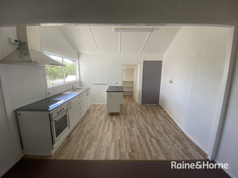 Photo - 1 & 2/3 Railway Terrace, Kingaroy QLD 4610 - Image 5