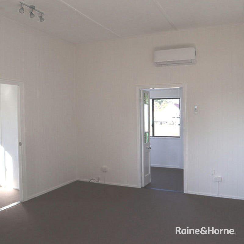 Photo - 1 & 2/3 Railway Terrace, Kingaroy QLD 4610 - Image 8