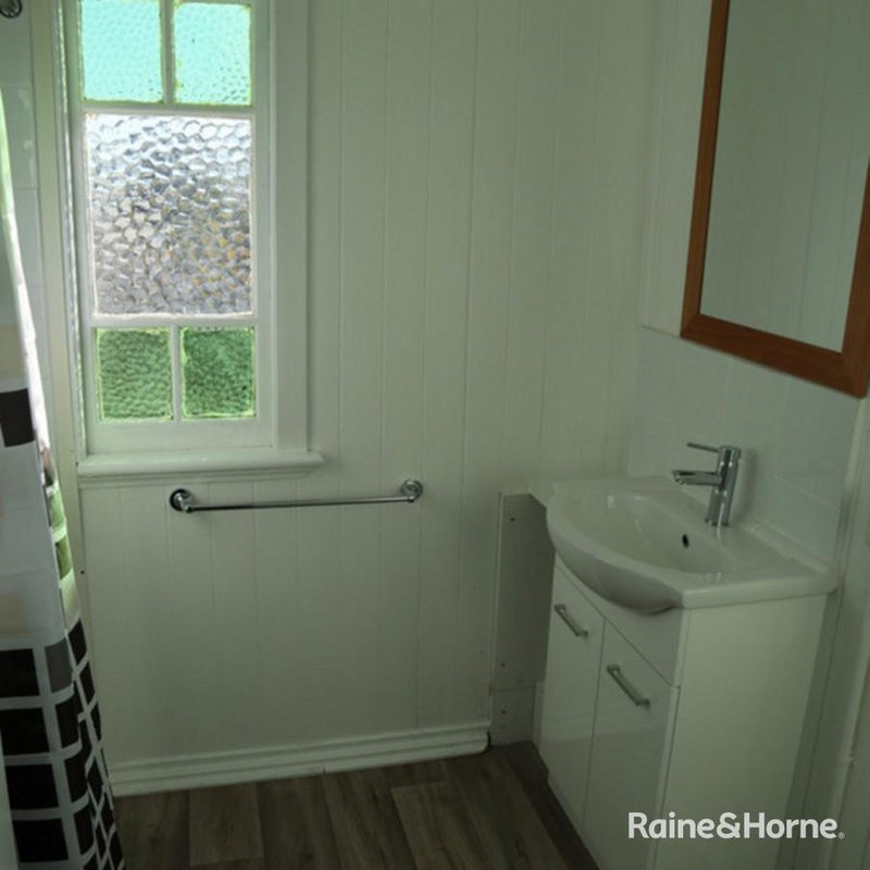 Photo - 1 & 2/3 Railway Terrace, Kingaroy QLD 4610 - Image 9