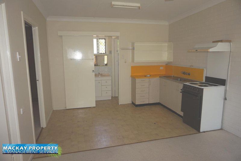 Photo - 1-2/3 Swift Street, Slade Point QLD 4740 - Image 2