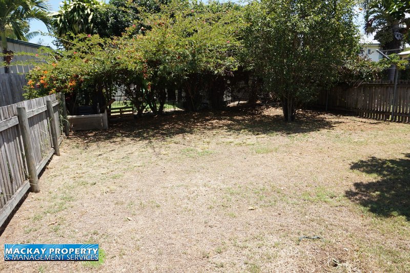 Photo - 1-2/3 Swift Street, Slade Point QLD 4740 - Image 4