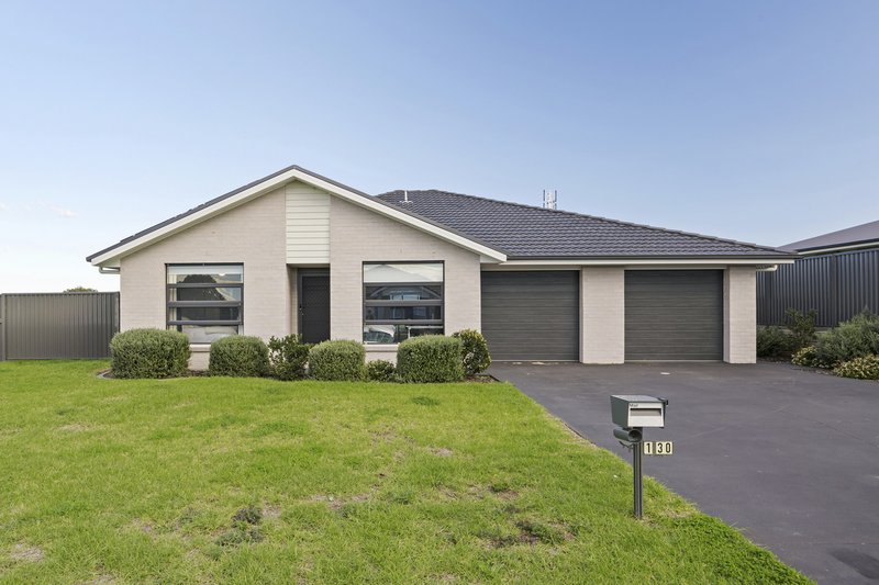 Photo - 1 & 2/30 Corymbia Circuit, Heddon Greta NSW 2321 - Image 1