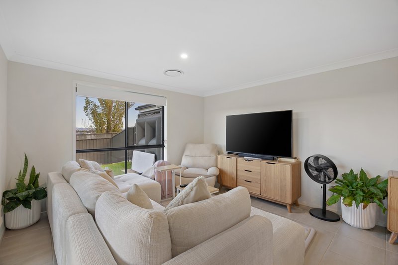 Photo - 1 & 2/30 Corymbia Circuit, Heddon Greta NSW 2321 - Image 4