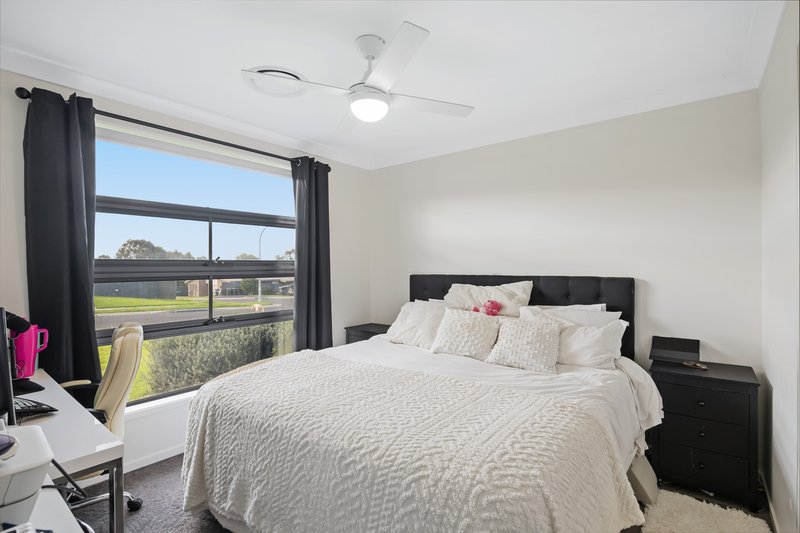 Photo - 1 & 2/30 Corymbia Circuit, Heddon Greta NSW 2321 - Image 7