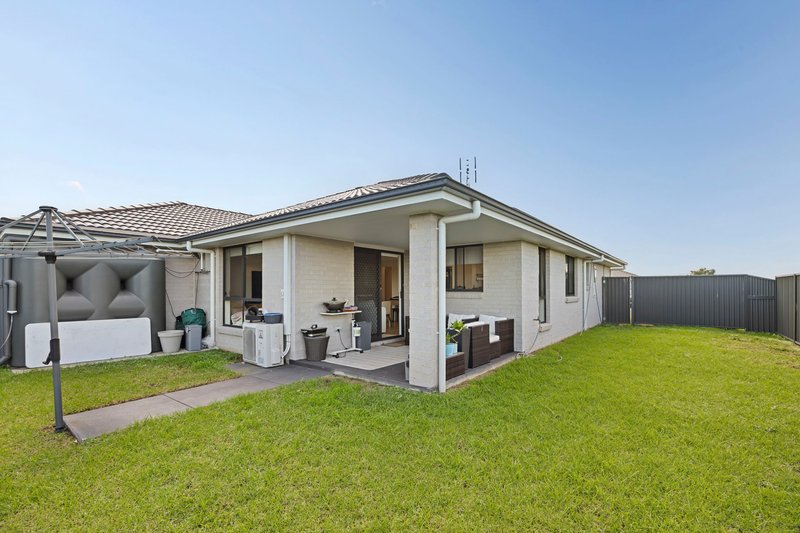 Photo - 1 & 2/30 Corymbia Circuit, Heddon Greta NSW 2321 - Image 11