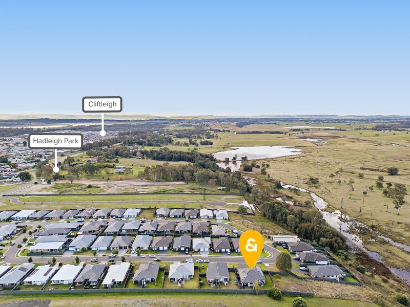 Photo - 1 & 2/30 Corymbia Circuit, Heddon Greta NSW 2321 - Image 18
