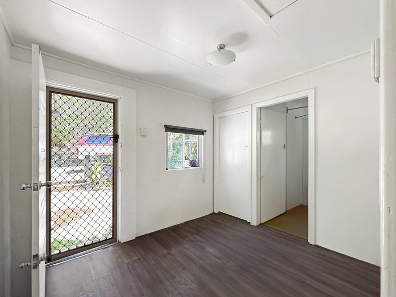 Photo - 1-2/30 Langdon Street, Sarina QLD 4737 - Image 3