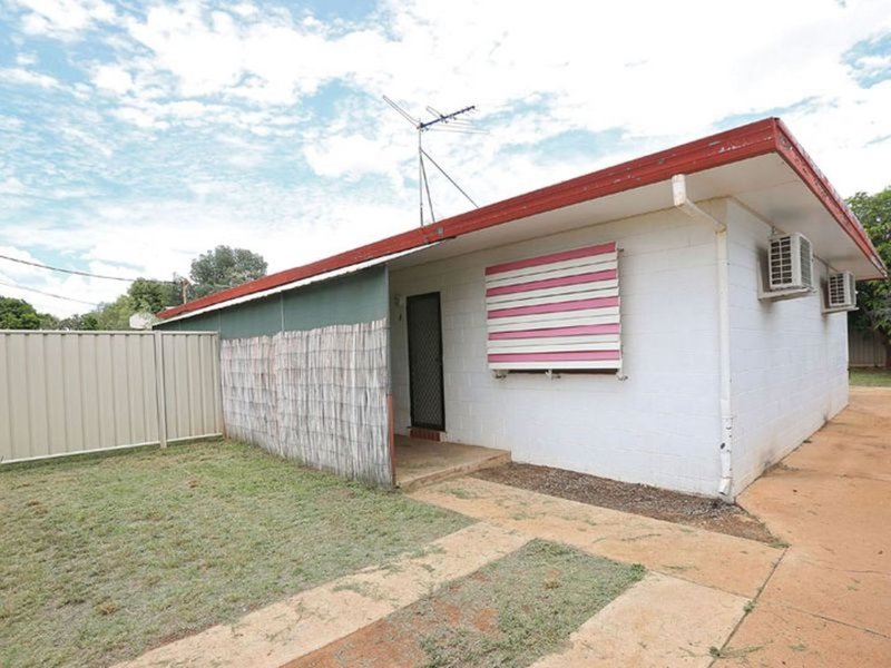 Photo - 1 & 2/39 Banks Crescent, Mount Isa QLD 4825 - Image 7