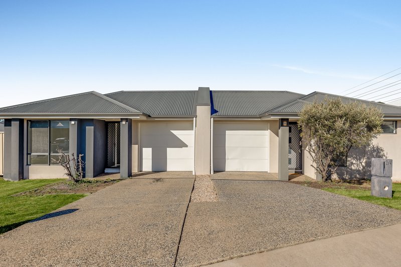 Photo - 1 & 2/4 Minnett Street, Glenvale QLD 4350 - Image 1