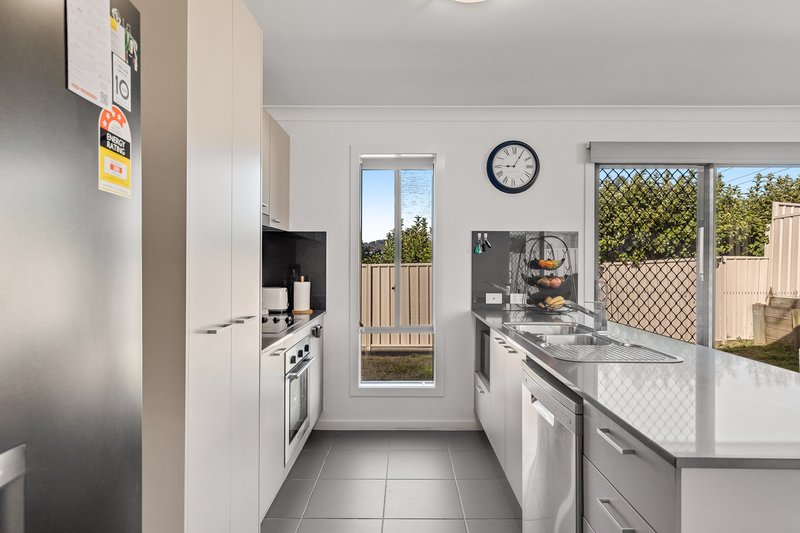 Photo - 1 & 2/4 Minnett Street, Glenvale QLD 4350 - Image 3