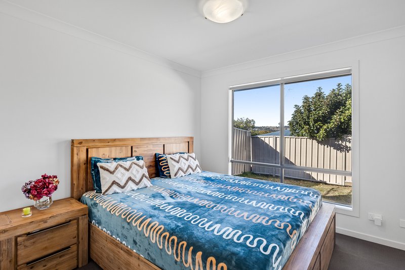 Photo - 1 & 2/4 Minnett Street, Glenvale QLD 4350 - Image 4