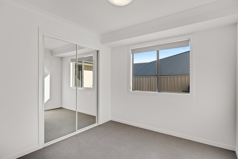 Photo - 1 & 2/4 Minnett Street, Glenvale QLD 4350 - Image 8