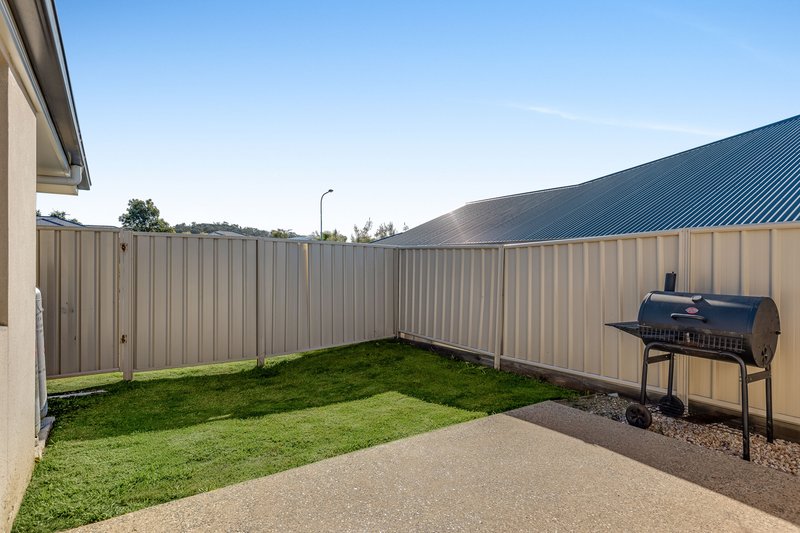 Photo - 1 & 2/4 Minnett Street, Glenvale QLD 4350 - Image 9