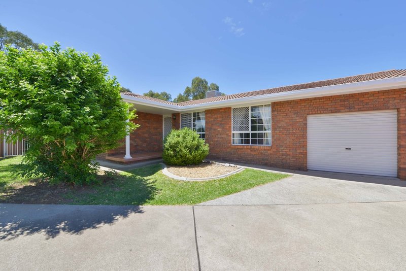 Photo - 1 & 2/6 Belah Close, Tamworth NSW 2340 - Image 3