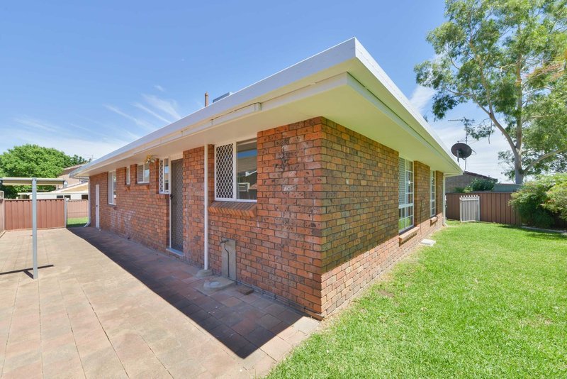 Photo - 1 & 2/6 Belah Close, Tamworth NSW 2340 - Image 13