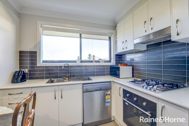 Photo - 1 &2/6 Cliffdale Place, Kootingal NSW 2352 - Image 14