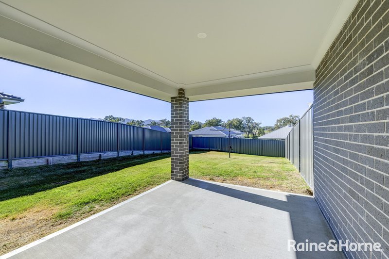 Photo - 1 &2/6 Cliffdale Place, Kootingal NSW 2352 - Image 10