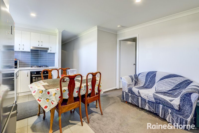 Photo - 1 &2/6 Cliffdale Place, Kootingal NSW 2352 - Image 12
