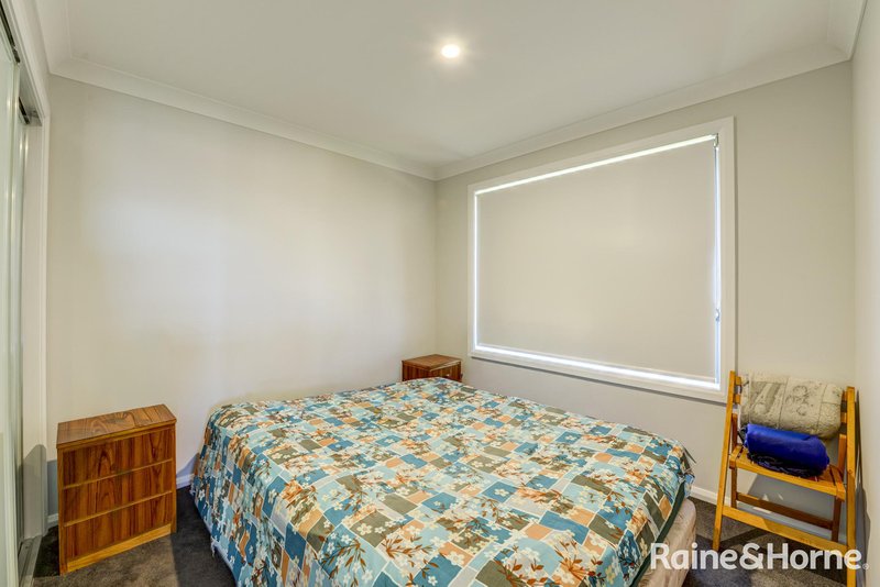 Photo - 1 &2/6 Cliffdale Place, Kootingal NSW 2352 - Image 16